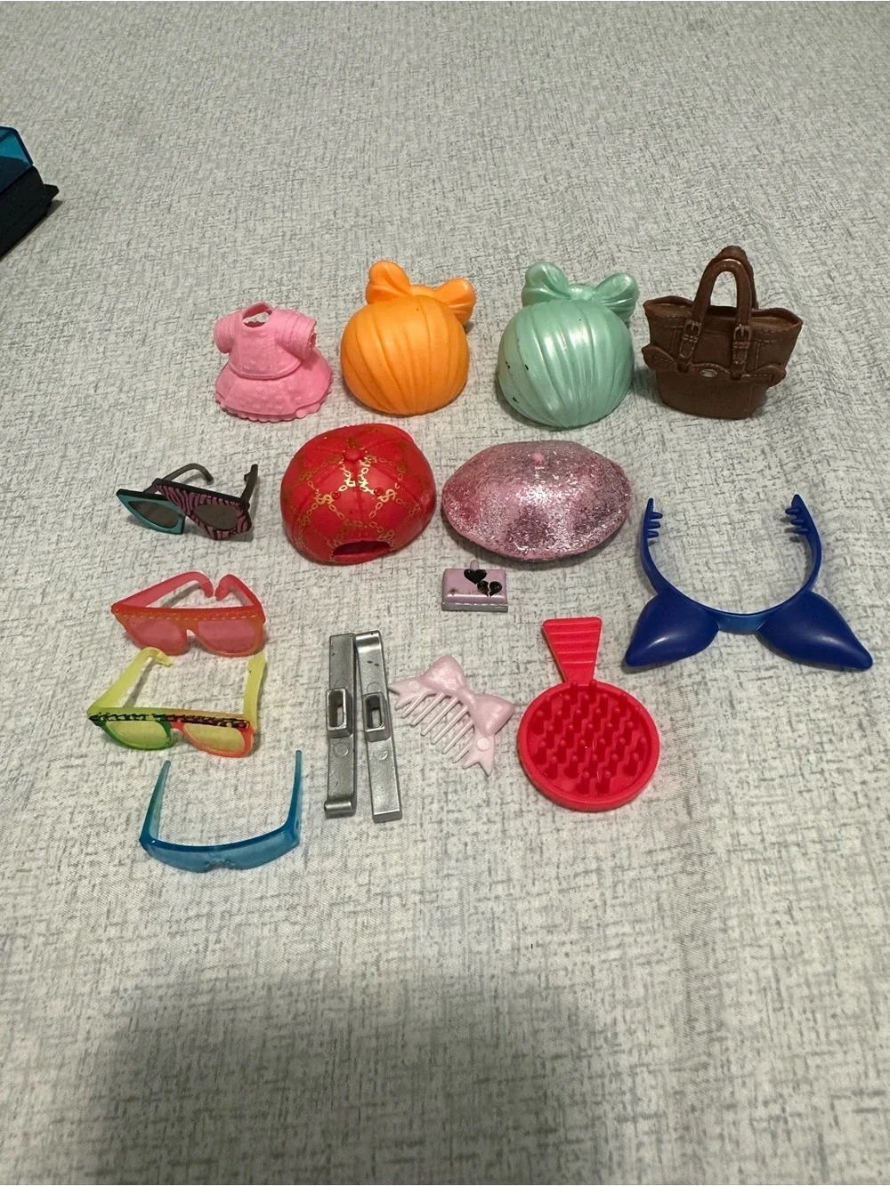 L.O.L. Surprise! Dolls Set with Pink, Purple, Blue, Green and Multicolor Pieces